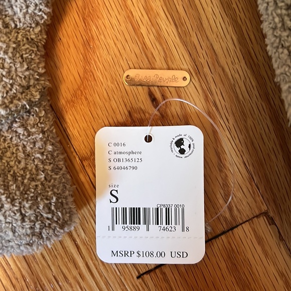 NEW Free People Oversized Sweater - Picture 2 of 3